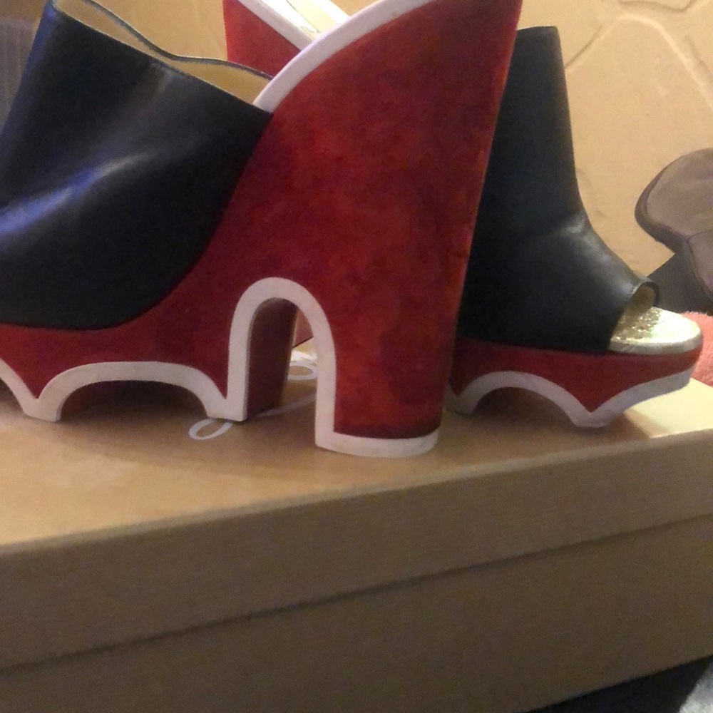 Shoe - Picture 2 of 6